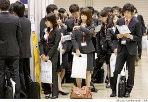 japanese-workers-looking-for-jobs1